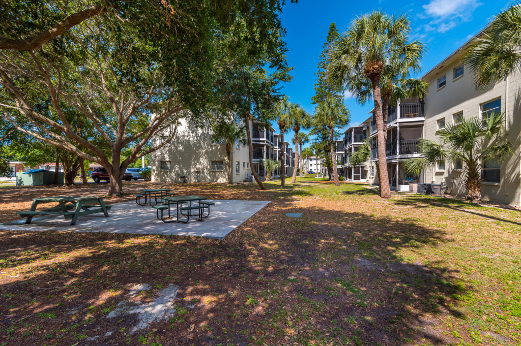 photo25 Flamingo Gardens Apartments